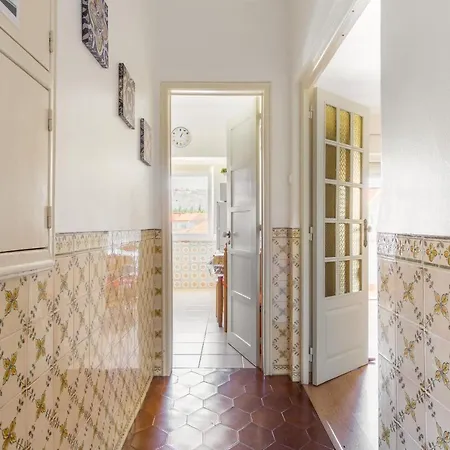 Isabel Dream Ii, 300m From The Train *