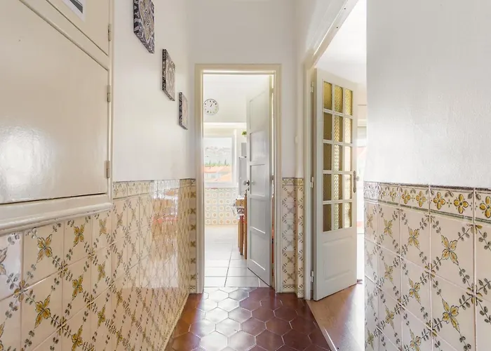 Isabel Dream Ii, 300m From The Train *