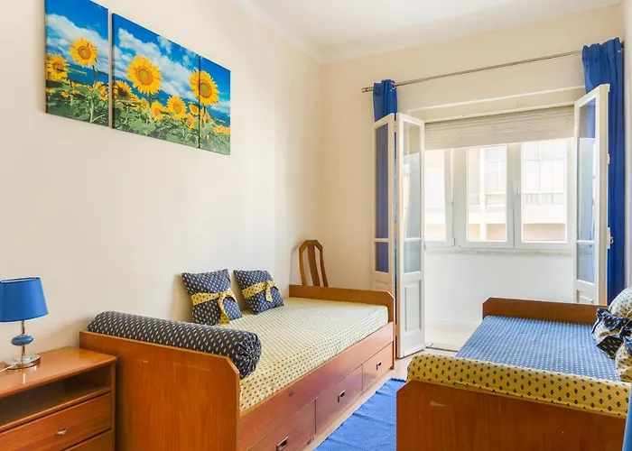 Isabel Dream Ii, 300m From The Train *