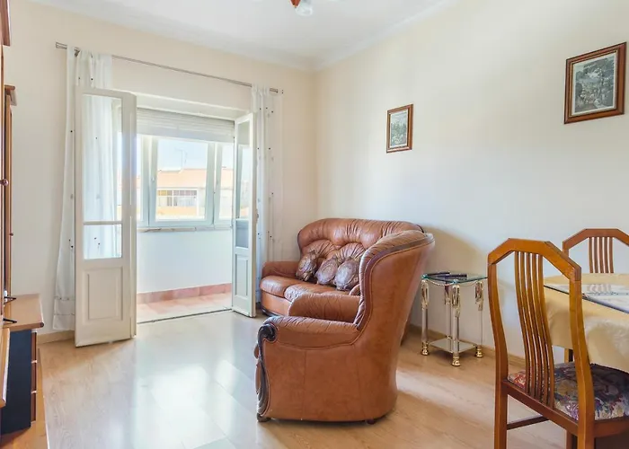 Isabel Dream Ii, 300m From The Train Apartment Algueirão